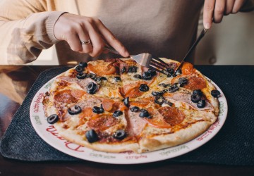 food-pizza-restaurant-eating